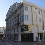 Piyes Hotel