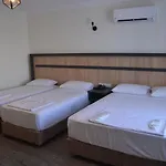 Piyes Hotel