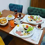 Piyes Hotel