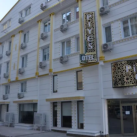 Piyes Hotel 3*