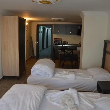 Piyes Hotel