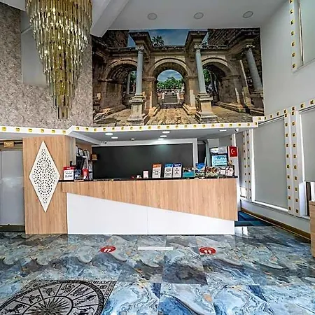 Piyes Hotell