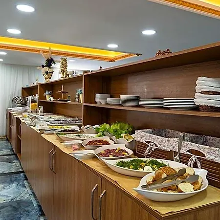 Piyes Hotell