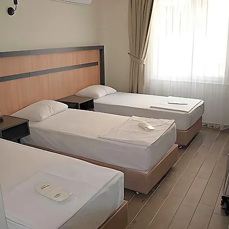 Piyes Hotell 3*
