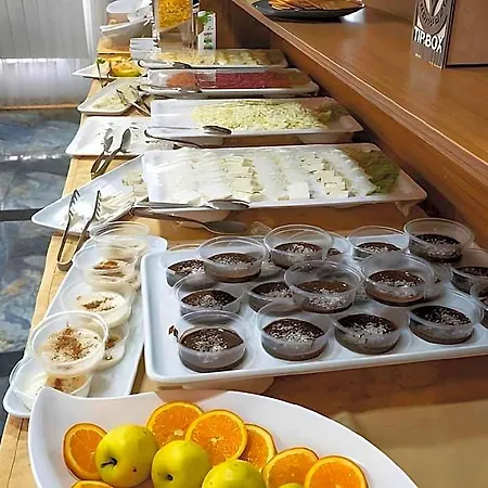 Piyes Hotell 3*