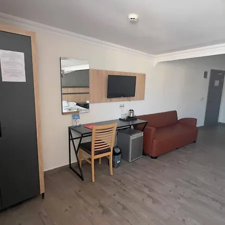 Piyes Hotel 3*