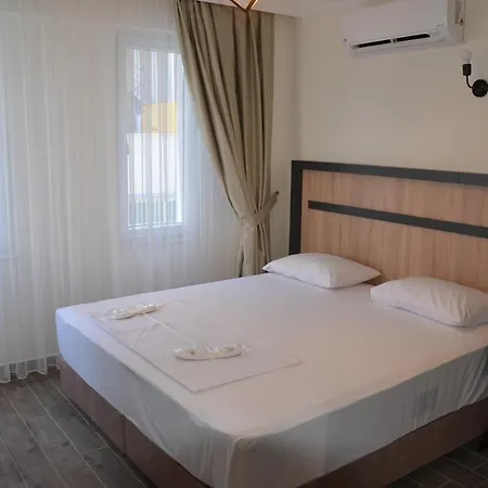 Piyes Otel *