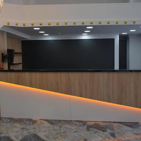 Piyes Hotel 3*