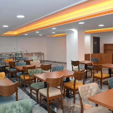 Hotel Piyes 3*