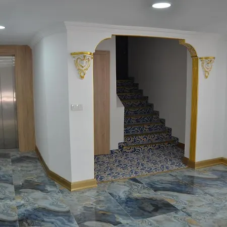 Piyes Hotel 3*
