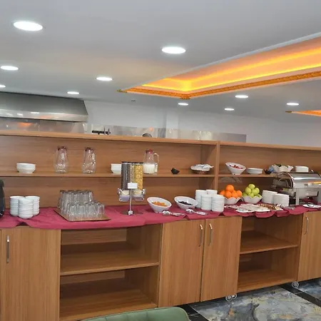 Piyes Otel